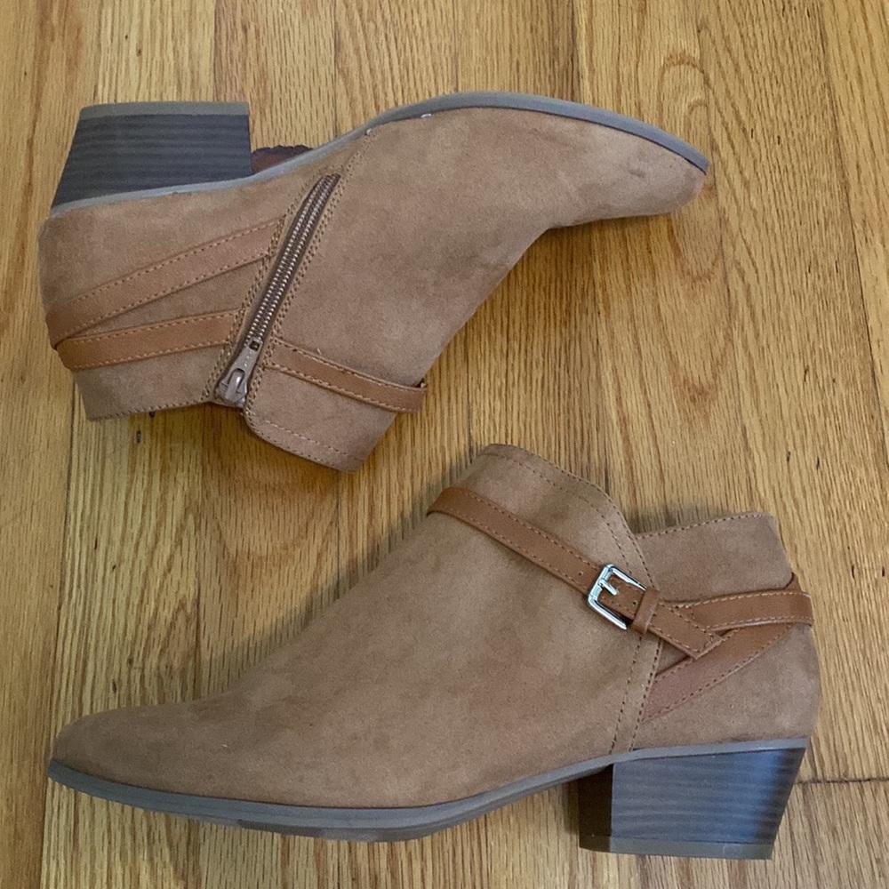 ⚡️ NWOT Old Navy tan booties, size 10
